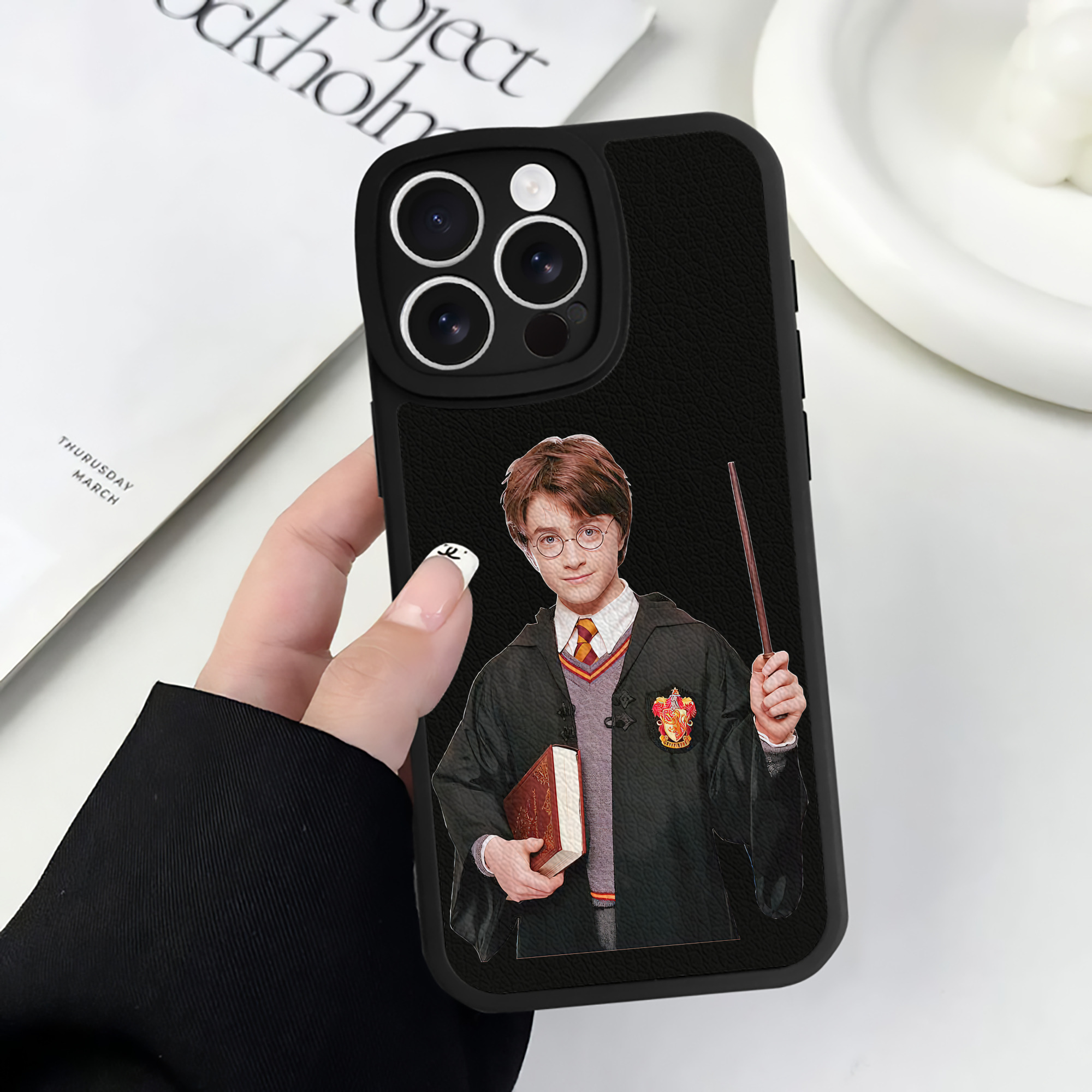 （画像用） Harry Potter ハリー・ポッターシリーズ 【iPhone 16シリーズ対応】シリコンスマホケース（レザー調） 材質：シリコン